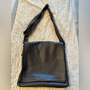 Levenger Bomber Messenger Bag-NWOT